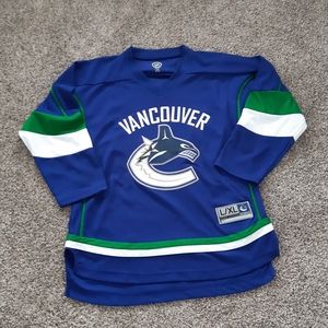 Canucks jersey youth l/xl can fit women's xs-s